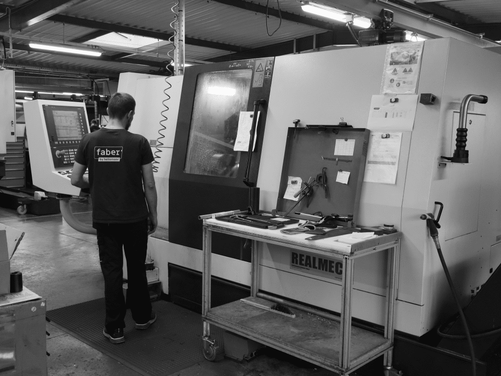 Faber recrute, découvrez nos tourneur numérique